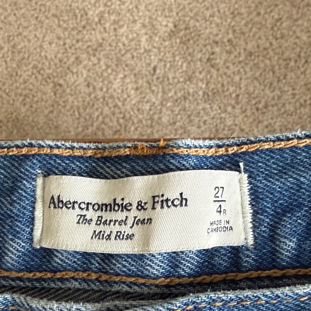 Abercrombie & Fitch Mid Rise Barrel Jeans - Picture 2 of 5